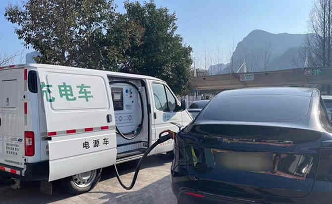 临高汽车搭电